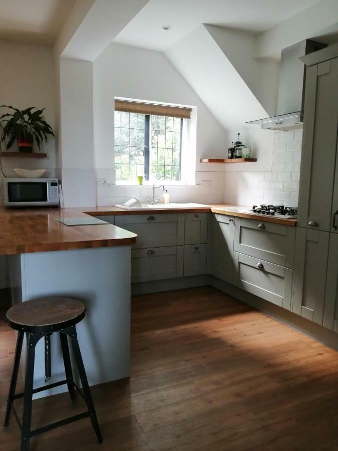 The Old Cook'S House Villa Hindhead Exterior photo